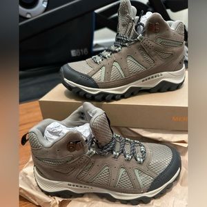 Merrell hiking boots - women (NWT)